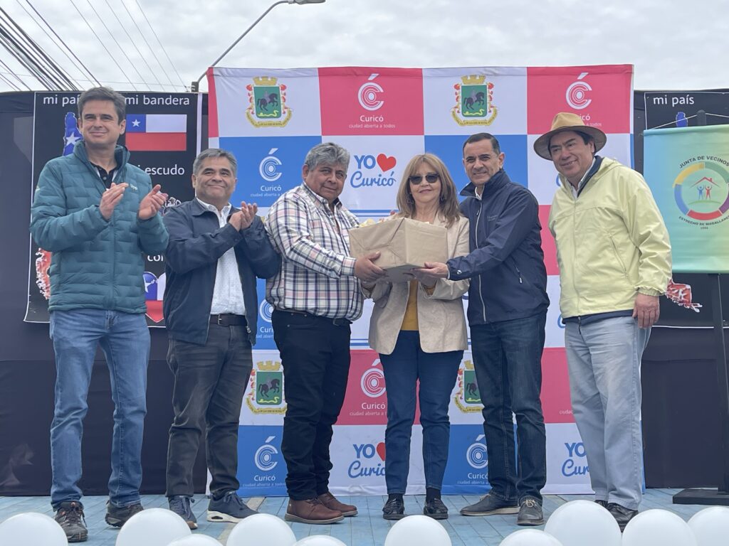 Curicó: Vecinos de Villa Estrecho de Magallanes celebraron su aniversario N°32 e inauguraron moderno sistema de cámaras de seguridad 2 IMG 6513