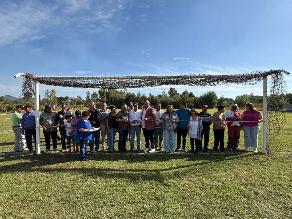 Recuperan la cancha de fútbol en sector rural de La Valdesina en Molina 3 Foto 1